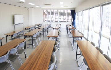 宜野湾マリン支援センター内にある研修室の様子